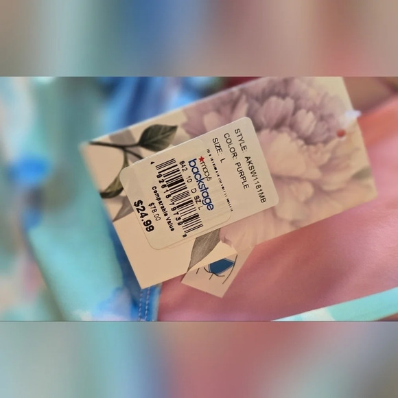 One-piece swimsuit with padding and a printed design for women! 👙☀️ - Picture 6 of 7